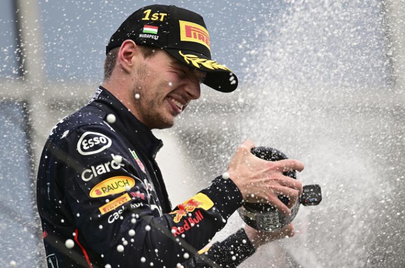 Espectacular remontada de Max Verstappen en el Gran Premio de Hungriacutea