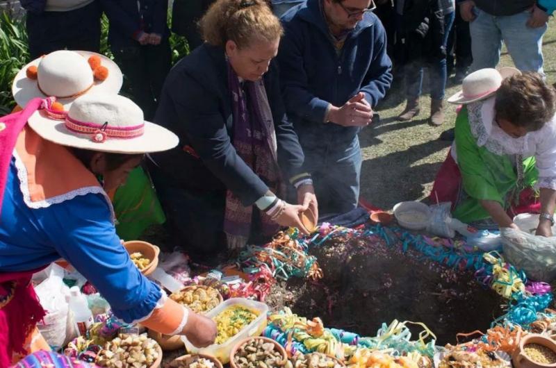 Jujentildeos honran a pleno a la Pachamama