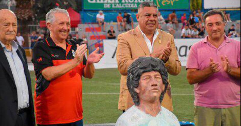 Tapia viajoacute para homenaje a Diego Armando Maradona