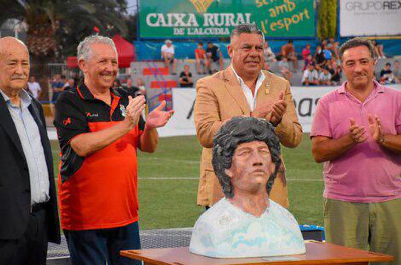 Tapia viajoacute para homenaje a Diego Armando Maradona