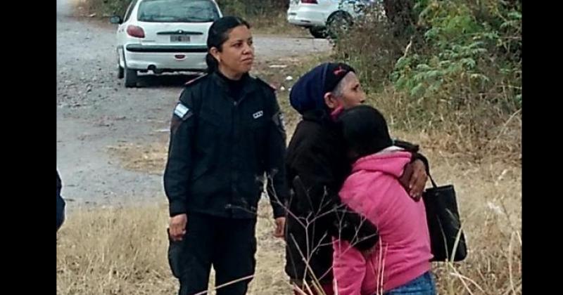 Una mujer policiacutea encontroacute a una joven que se encontraba desaparecida