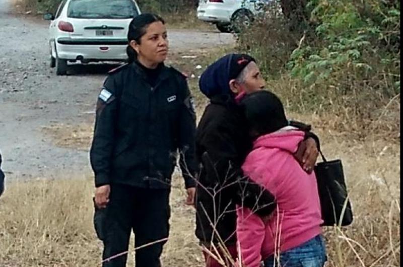 Una mujer policiacutea encontroacute a una joven que se encontraba desaparecida