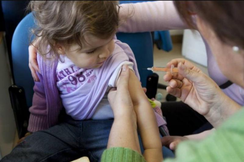 Jujuy inicioacute la vacunacioacuten anticovid en los nintildeos entre 6 meses y 3 antildeos