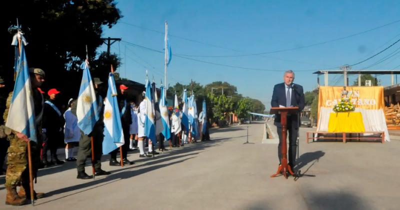 El Gobernador  dejoacute inaugurada la pavimentacioacuten en Caimancito