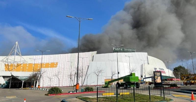 Controlan el incendio del shopping en Punta del Este