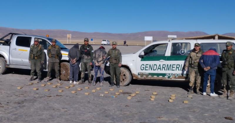 Huiacutean en una camioneta con 36 kilos de cocaiacutena