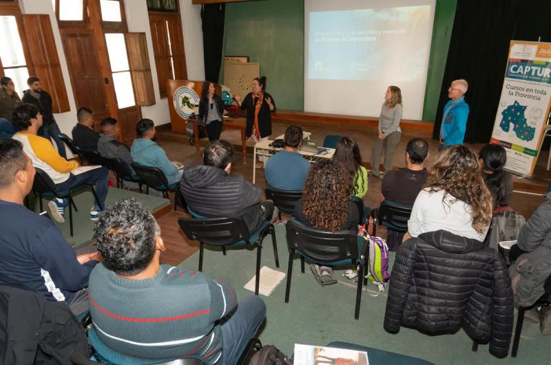 Capacitacioacuten a guiacuteas y prestadores de turismo activo