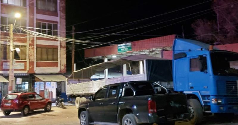 Prosigue el bloqueo en el puente internacional La Quiaca-Villazoacuten