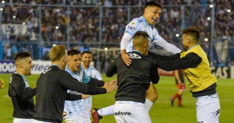 FIFA destacoacute el golazo de Mateo Coronel para Atleacutetico Tucumaacuten