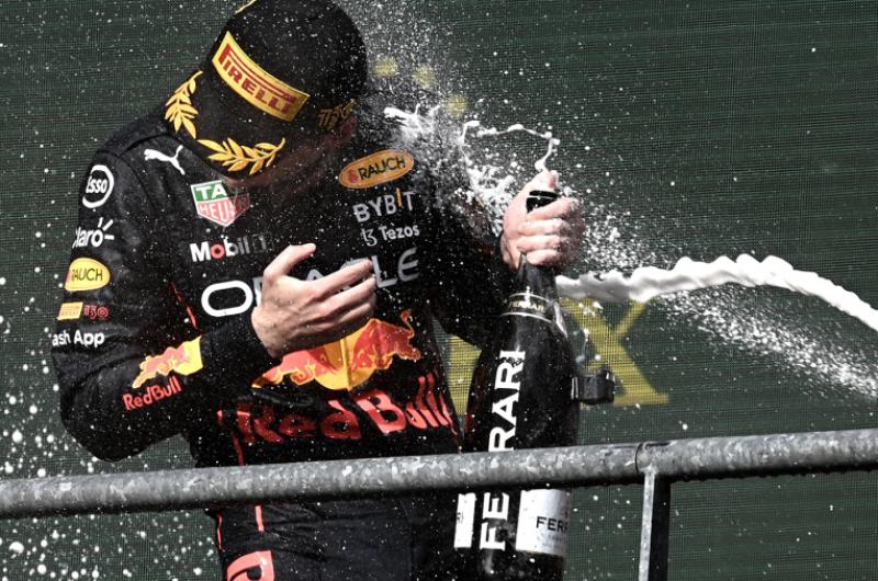 Verstappen ganoacute el GP de Beacutelgica con una gran remontada