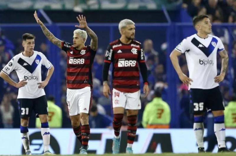 Veacutelez padecioacute una goleada ante un Flamengo intratable que tiene un pie y medio en la final