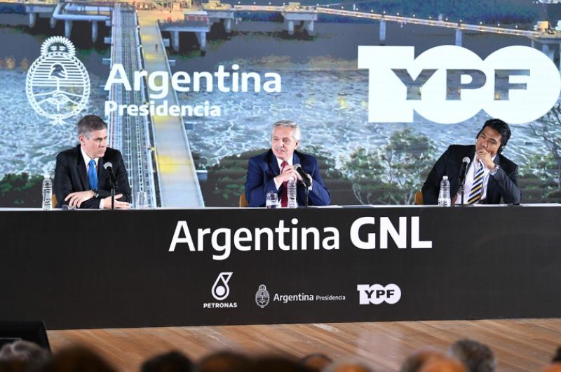 YPF y Petronas acuerdan construir una planta de Gas Natural Licuado
