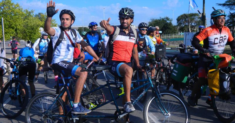 Travesiacutea La Quiaca - Buenos Aries en bicicletas tandem