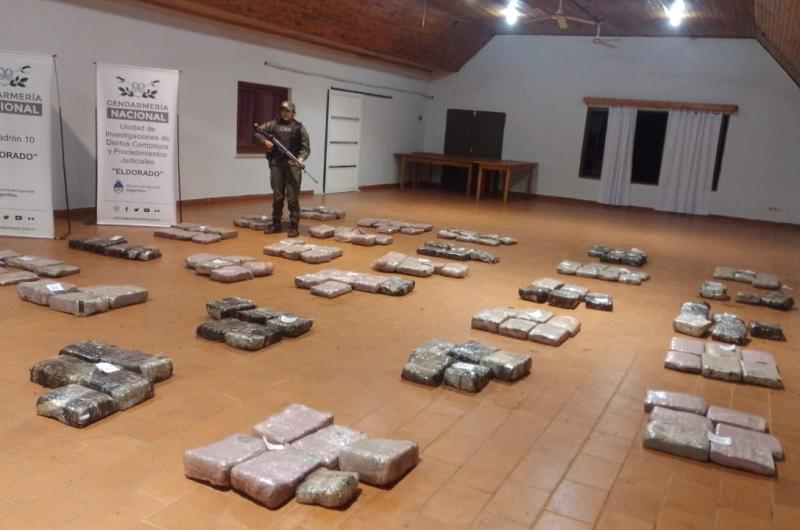 Hallan maacutes de media tonelada de marihuana oculta entre la vegetacioacuten