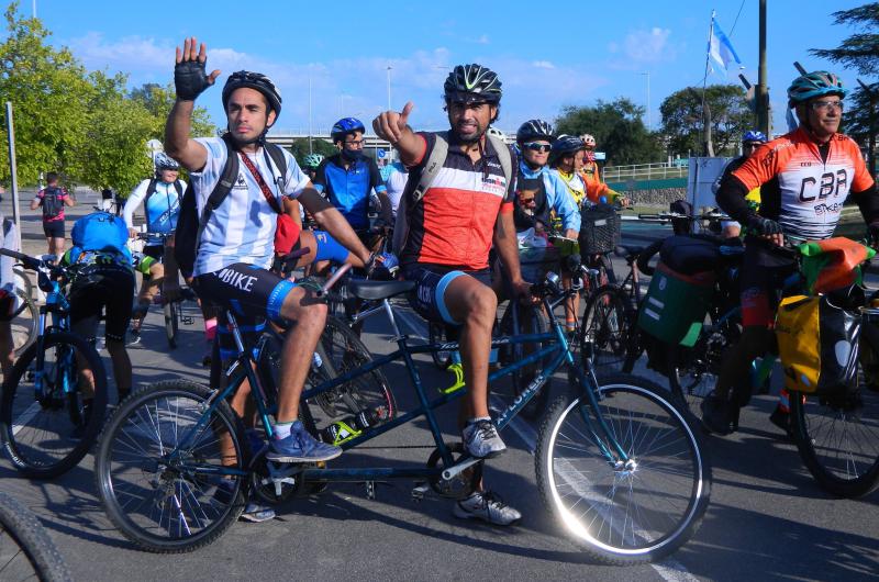 Travesiacutea La Quiaca - Buenos Aries en bicicletas tandem