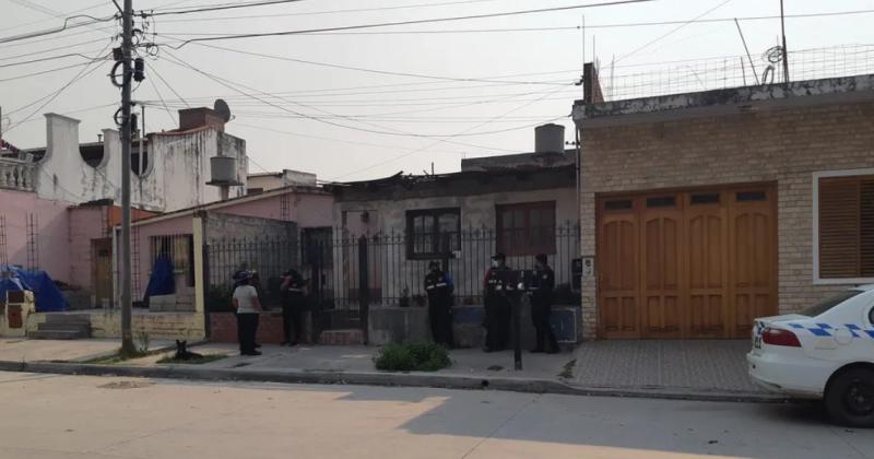 Hallaron enterrado el cuerpo de una mujer en una casa de Alto Comedero