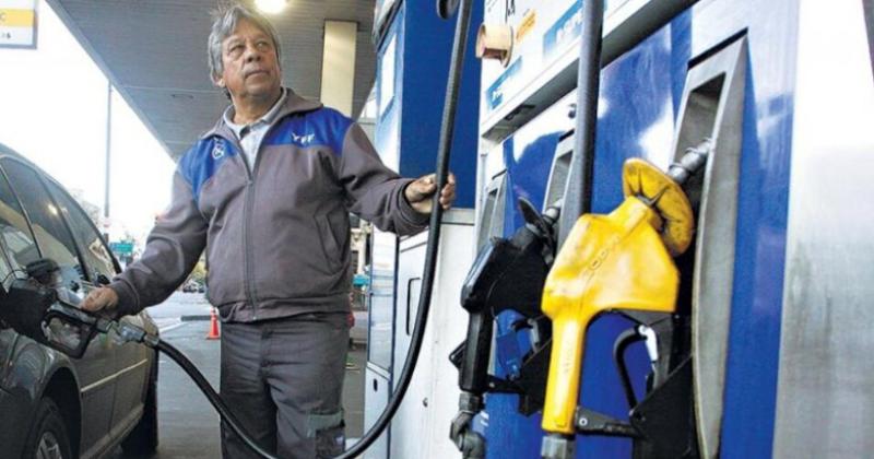 Aumentan otra vez los combustibles en todo el paiacutes- hasta un 4-en-porciento-