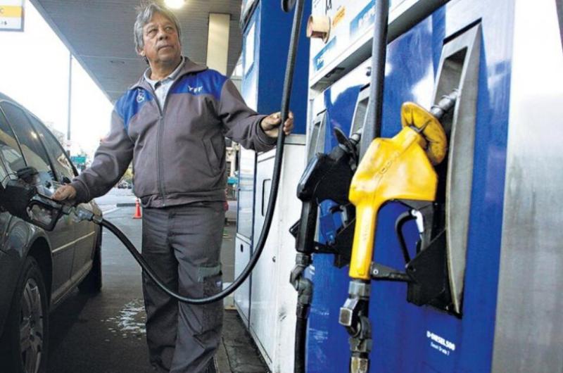 Aumentan otra vez los combustibles en todo el paiacutes- hasta un 4-en-porciento-