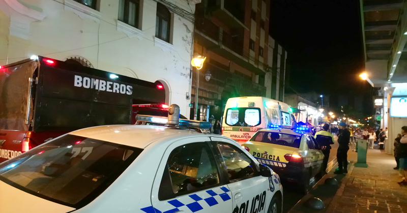 Una mujer fallecioacute al caer de un edificio en pleno centro