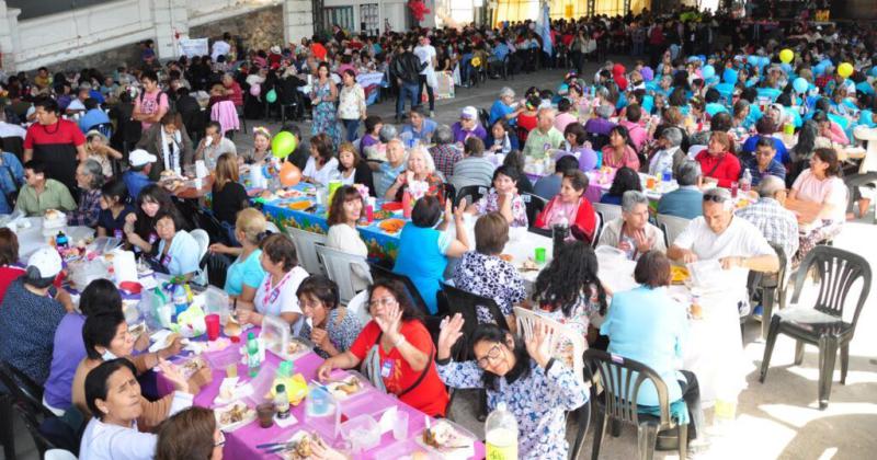 Con un encuentro en la vieja estacioacuten finalizoacute la Semana del Adulto Mayor