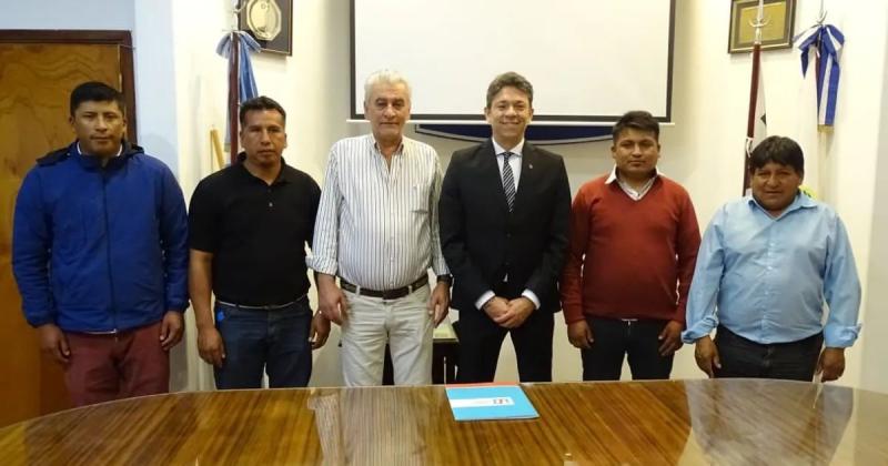 La Compantildeiacutea de Seguros de Jujuy SE entregoacute poacutelizas a comisiones municipales