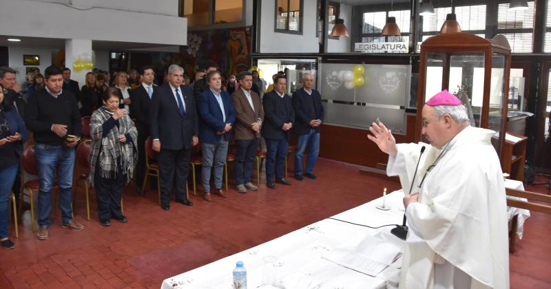 Imagen peregrina de la Virgen de Riacuteo Blanco visitoacute la Legislatura Provincial
