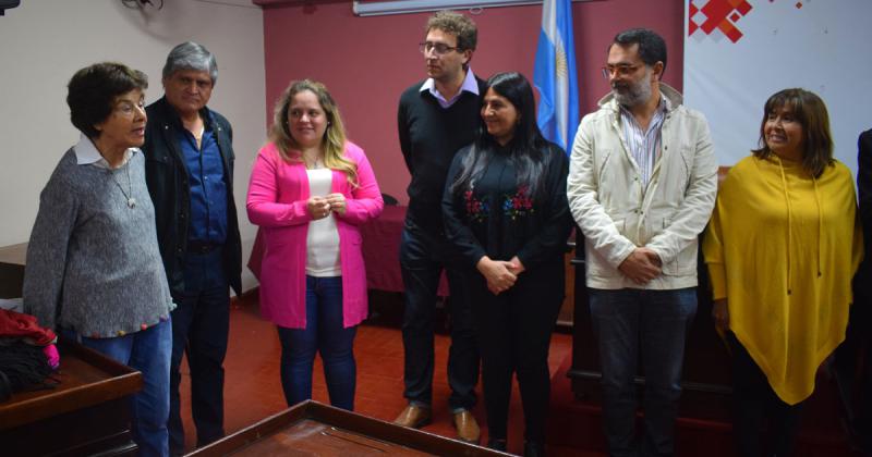 Declararon de intereacutes municipal el 10ordm aniversario de grupo literario