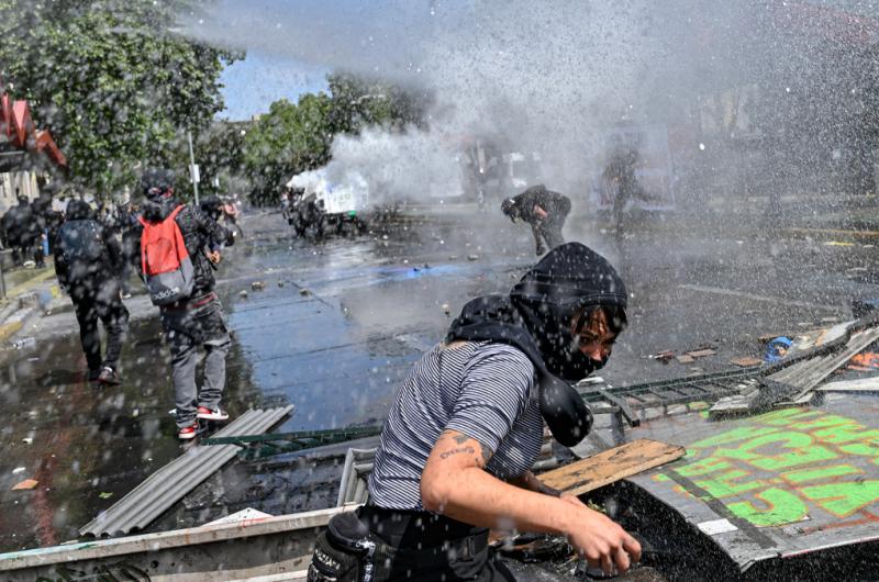 Por el aniversario de protestas en 2019 hubo incidentes en Santiago de Chile