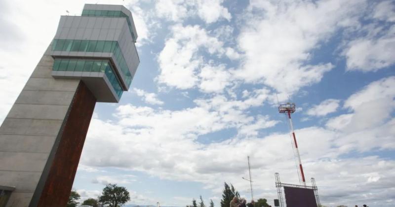 Nueva torre de control para el aeropuerto Horacio Guzmaacuten