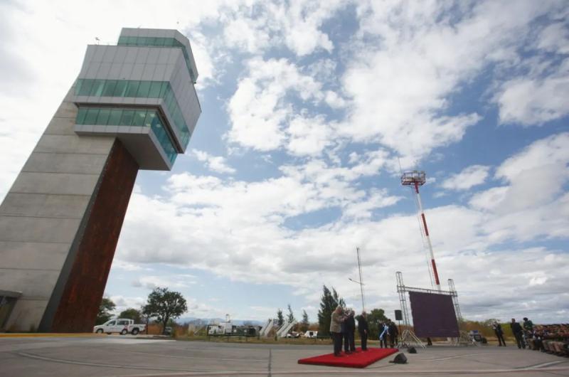 Nueva torre de control para el aeropuerto Horacio Guzmaacuten