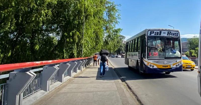 Hubo acuerdo y se levantoacute el paro de colectivos