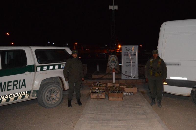 Transportaban caacutepsulas con marihuana oculta entre fruta