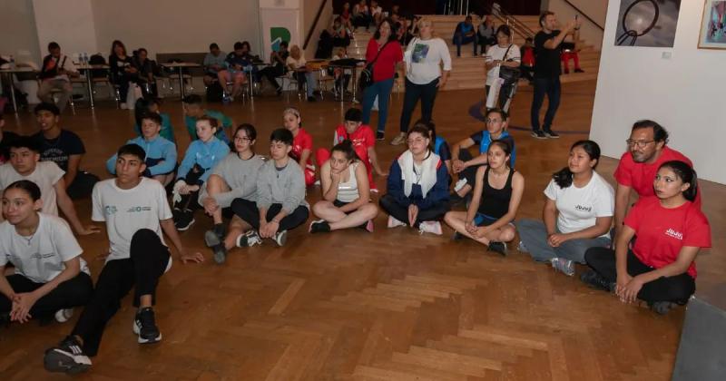 Delegacioacuten de joacutevenes artistas jujentildeos participa de los Juegos Culturales Evita