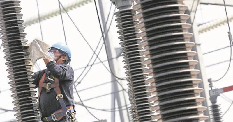 Las distribuidoras eleacutectricas podraacuten subir tarifas para cancelar sus deudas