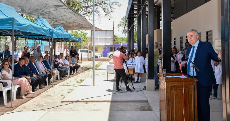 Morales inauguroacute nuevo edificio del Secundario Rural Ndeg 5 de Arrayanal
