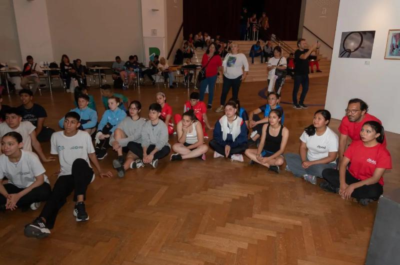 Delegacioacuten de joacutevenes artistas jujentildeos participa de los Juegos Culturales Evita