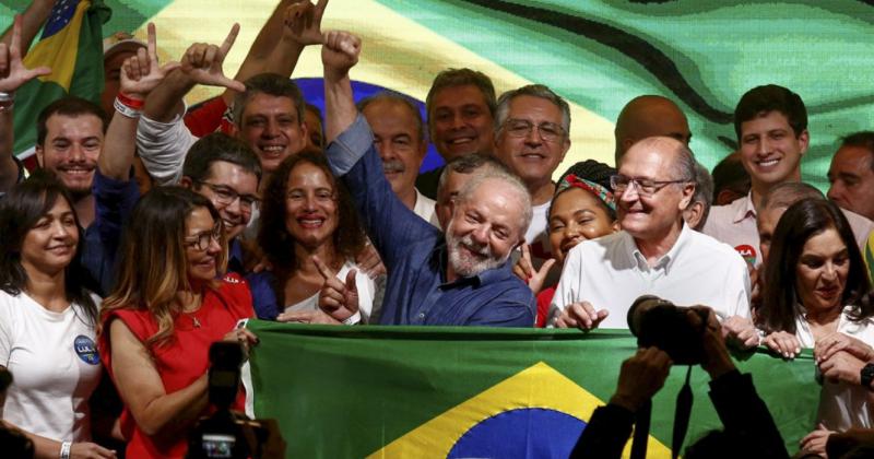 Lula ganoacute en Brasil con el 5083-en-porciento- de los votos sobre el 4917-en-porciento- de Bolsonaro