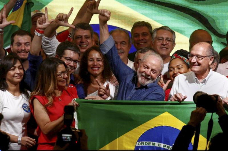 Lula ganoacute en Brasil con el 5083-en-porciento- de los votos sobre el 4917-en-porciento- de Bolsonaro