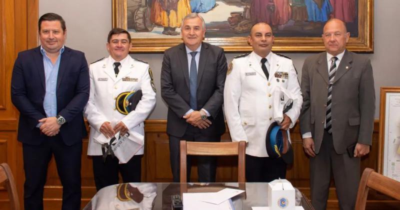 Autoridades de la Policiacutea Federal Argentina presentaron sus saludos al gobernador Morales