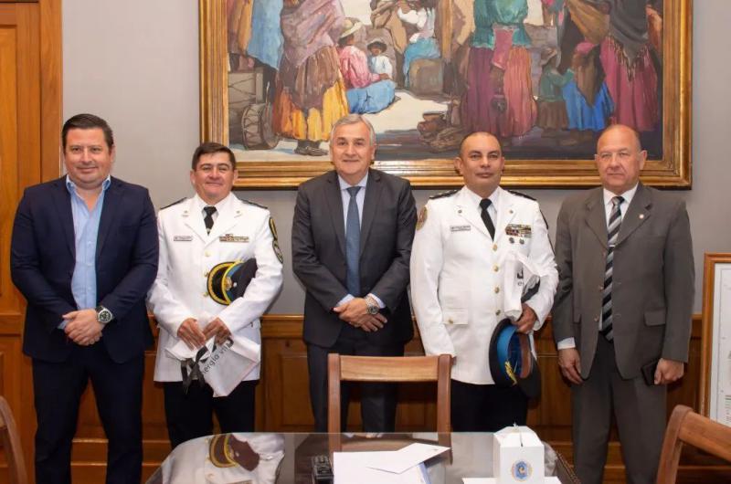 Autoridades de la Policiacutea Federal Argentina presentaron sus saludos al gobernador Morales