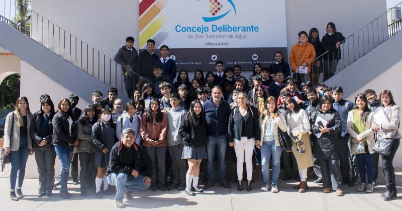 Estudiantes de la EET 1 realizaron una visita de estudios al Concejo Deliberante