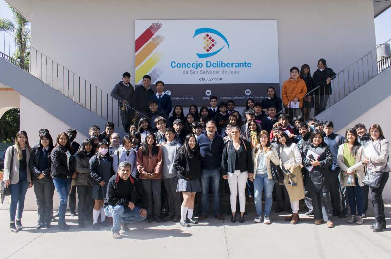 Estudiantes de la EET 1 realizaron una visita de estudios al Concejo Deliberante