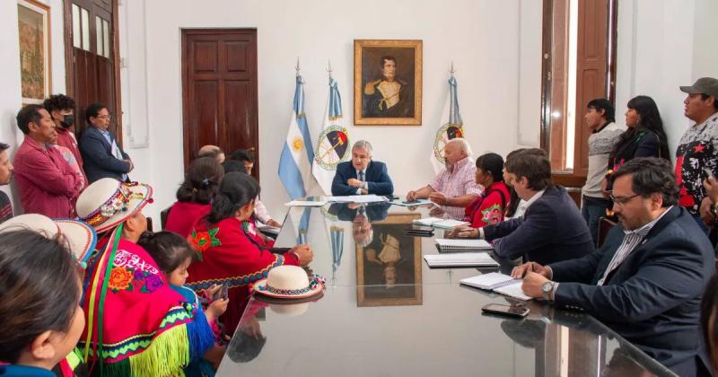 El Gobierno construiraacute una escuela y nueva cancha de fuacutetbol en Caspalaacute