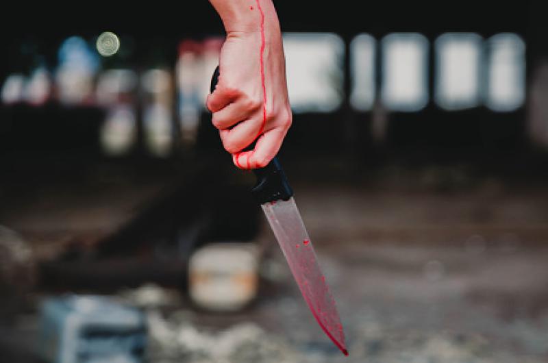 Un hombre murioacute apuntildealado y testigos aseguran que lo atacoacute su pareja