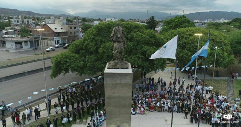 El intendente Jorge inauguroacute el monumentoal General Arias