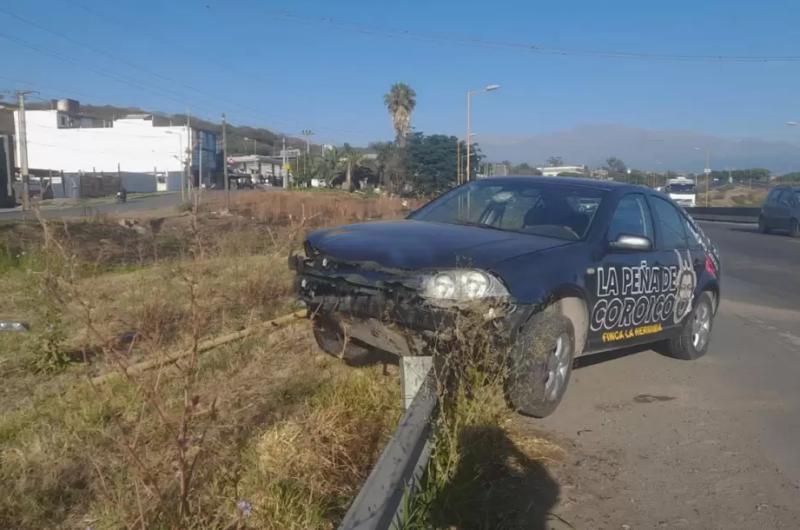 Ruta 9- perdioacute el control del vehiacuteculo y terminoacute incrustado en el guardarraiacutel