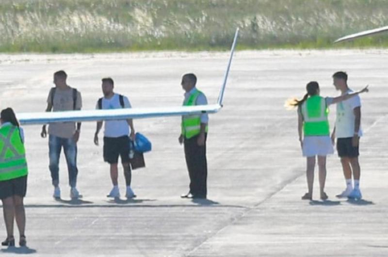 Messi llegoacute a Rosario junto a Di Mariacutea y Dybala