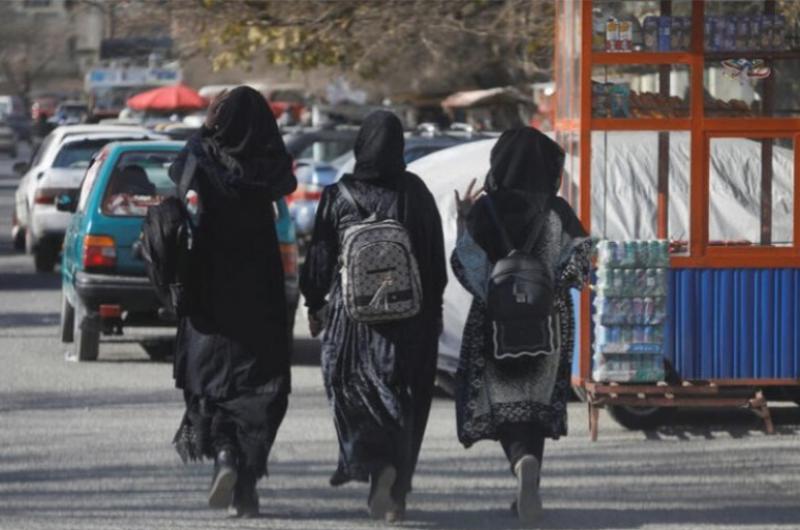 Las mujeres afganas fueron excluidas de las universidades