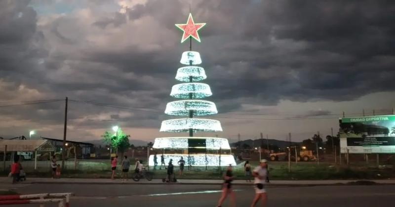 Iluminacioacuten especial para algunos sitios de la ciudad