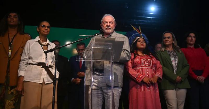 Luiz Lula da Silva completoacute su gabinete y cumplioacute una promesa a los indiacutegenas
